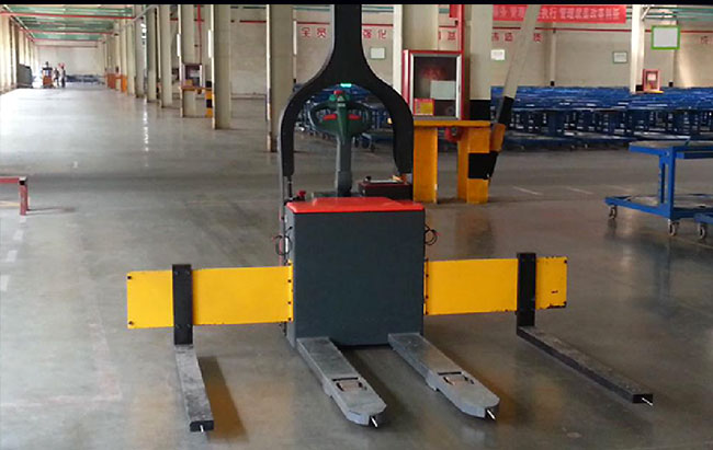 1500kg Load Laser Guided AGV , Automated Forklift Trucks Steering Wheel Driving